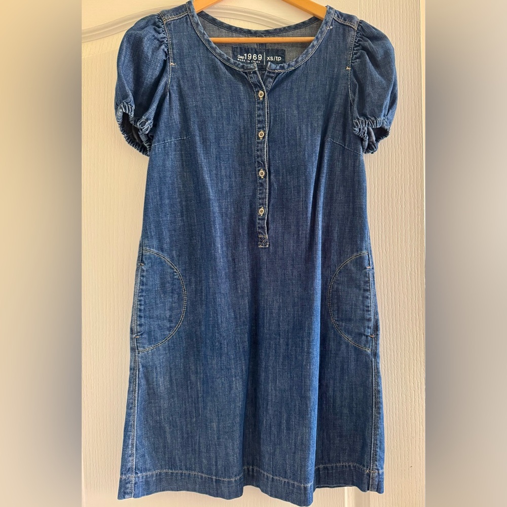 Denim dress by GAP, size XS/TP. New, tag& labels removed. Short sleeves, pockets